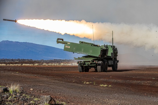 Senior Leaders observe M142 HIMARS