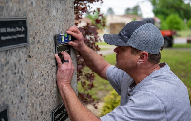Six fallen WW II Soliders added to memorial
