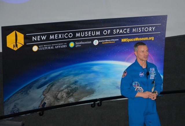 Morgan speaks at Space Museum