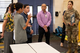 Aviation Soldiers Set the Example for Mililani Middle School