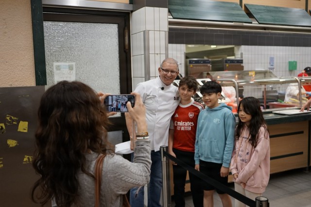 Service members enjoy celebrity chef culinary experience at Garrison Wiesbaden