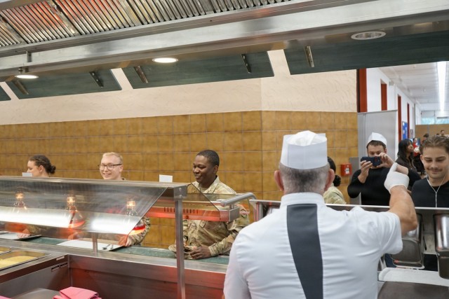 Service members enjoy celebrity chef culinary experience at Garrison Wiesbaden