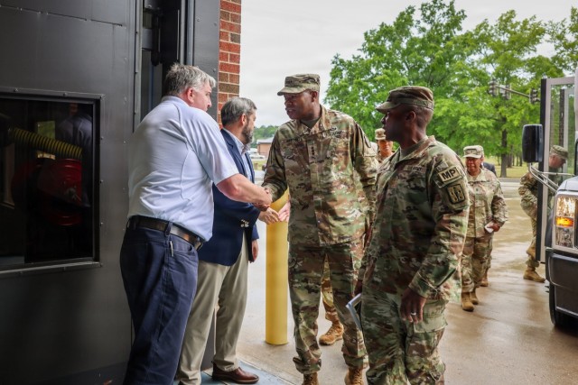 IMCOM leaders visit Fort Lee