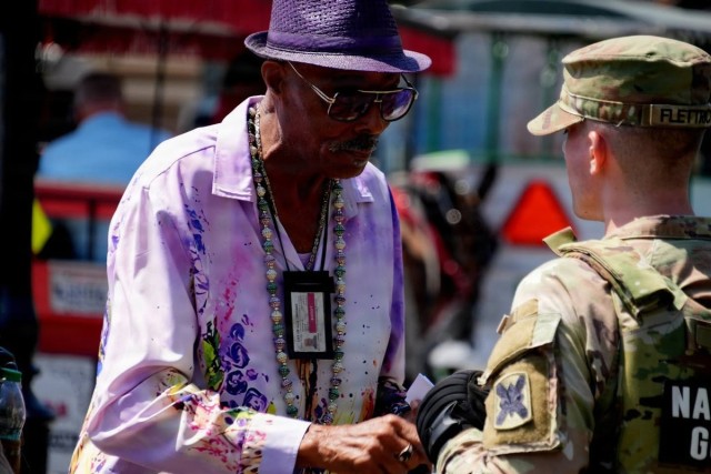 La Guardia Nacional de Louisiana apoya las operaciones de seguridad del festival