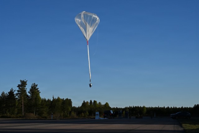 MDC-E Soldiers launch High Altitude Balloons over the Baltics