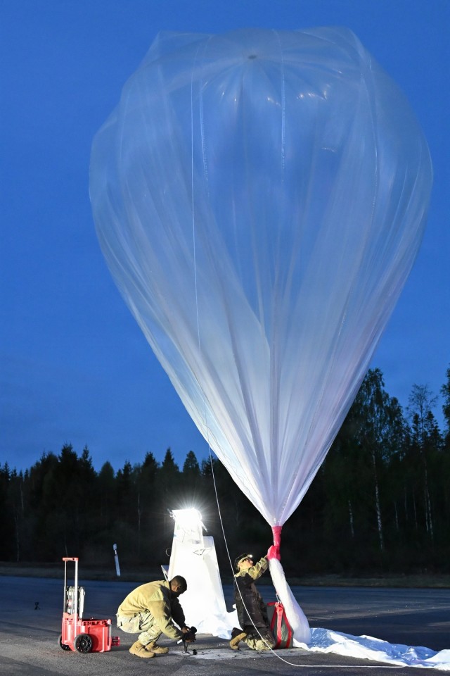 MDC-E Soldiers launch High Altitude Balloons over the Baltics