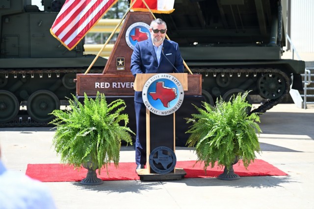 Cruz tours Red River, emphasizes role in Army Readiness