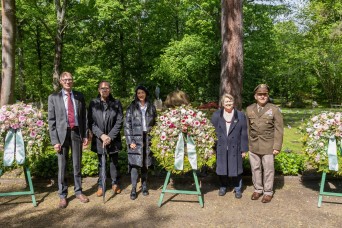 German-American community honors children buried at Kaiserslautern Kindergraves memorial
