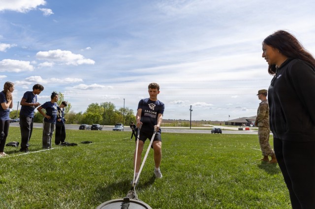 Millard Public Schools Students Visit Elkhorn Reserve Center