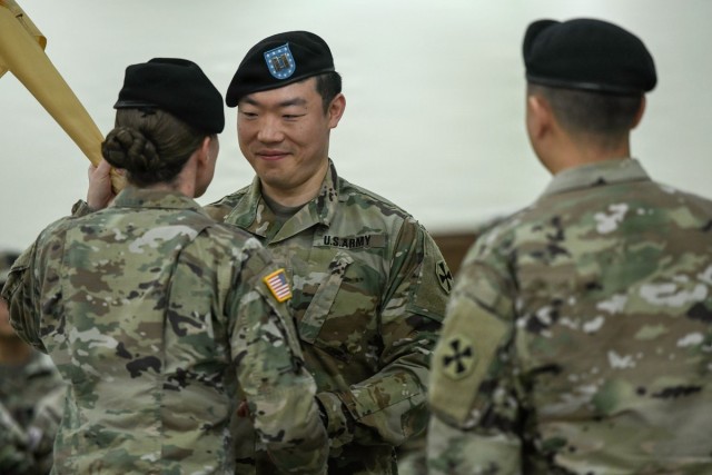 USAG-H HHC welcomes new commander