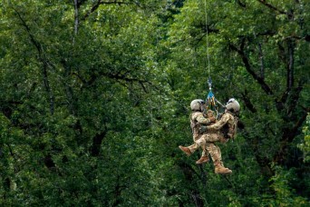 Oregon Guard, local responders conduct aviation rescue training
