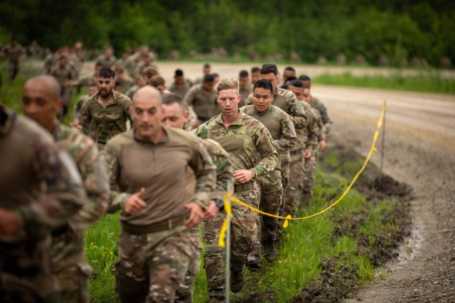 U.S., British, French soldiers participate in commemorative Bir Hakeim 10K mud race in Estonia