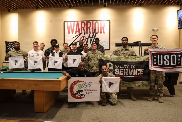 Atlanta Falcons Players Meet With Fans, Tour Zama During USO Visit