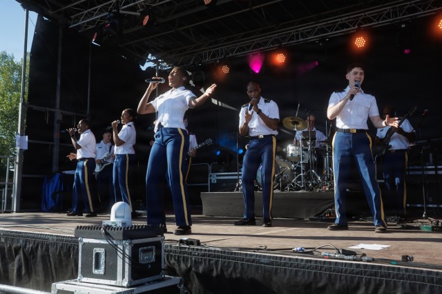 USAG Rheinland Pfalz 75/250 German-American Friendship Festival
