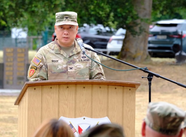 Col. Nguy speaks at change of command