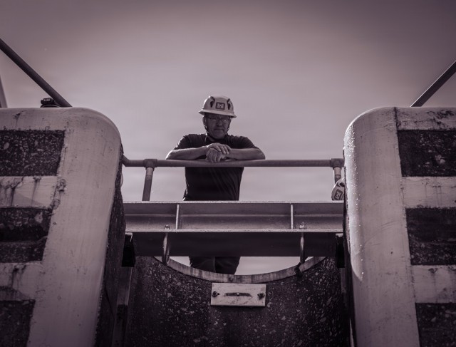 Light Capacity Fleet Supports Critical Repairs at Cannelton Lock and Dam
