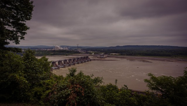 Light Capacity Fleet Supports Critical Repairs at Cannelton Lock and Dam
