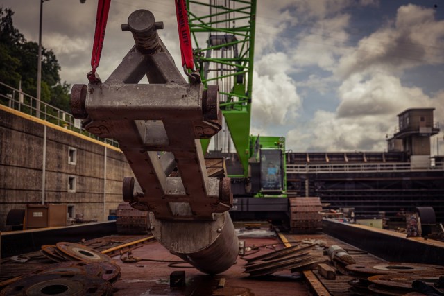 Light Capacity Fleet Supports Critical Repairs at Cannelton Lock and Dam