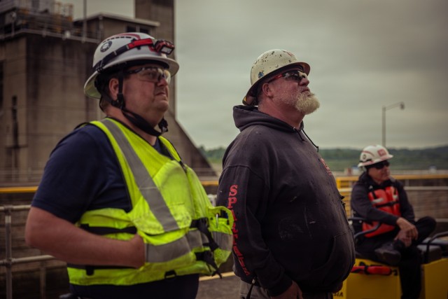 Light Capacity Fleet Supports Critical Repairs at Cannelton Lock and Dam