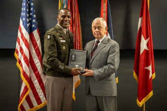 Former AMCOM leaders inducted into AMC Hall of Fame